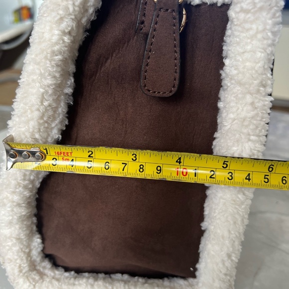 Guess Biscoe Tote Bag in Suede and Sheepskin - Picture 8 of 9